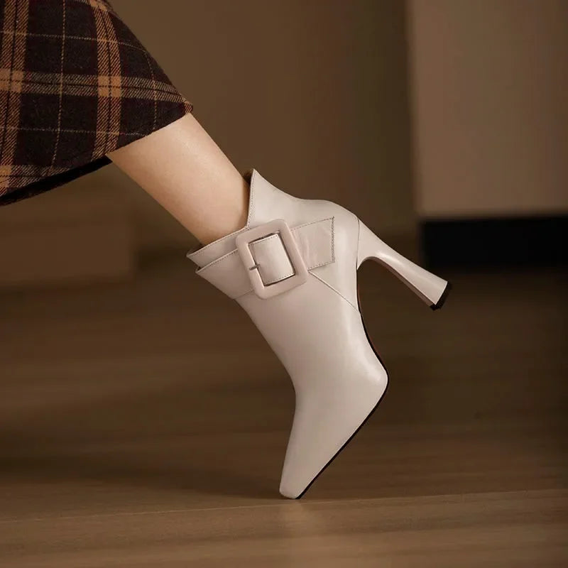 VANESS |  Ankle Buckle Boot